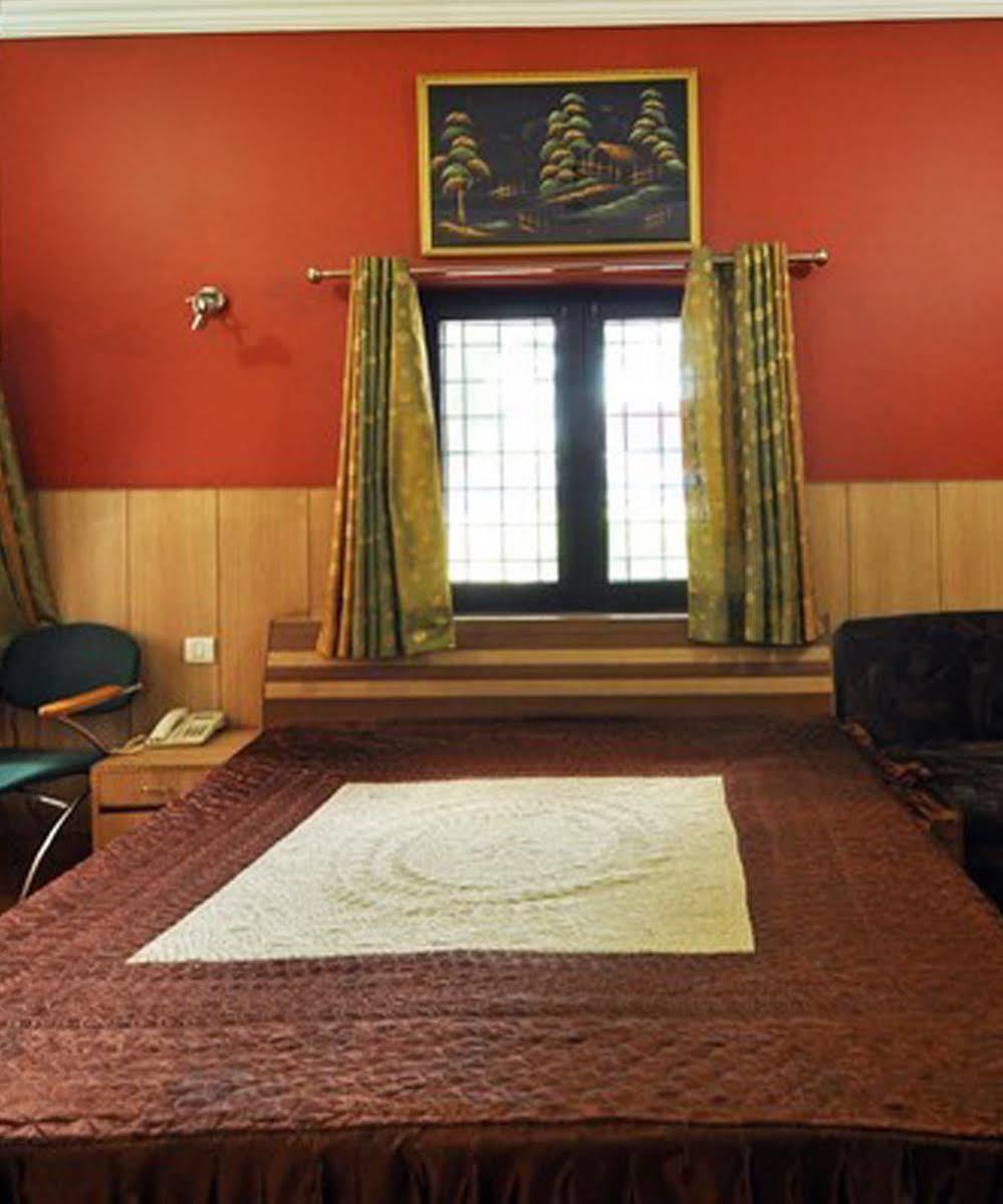 Fabhotel Rr Retreat Dehradun Exteriör bild