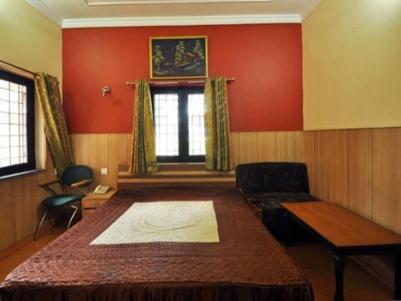 Fabhotel Rr Retreat Dehradun Exteriör bild